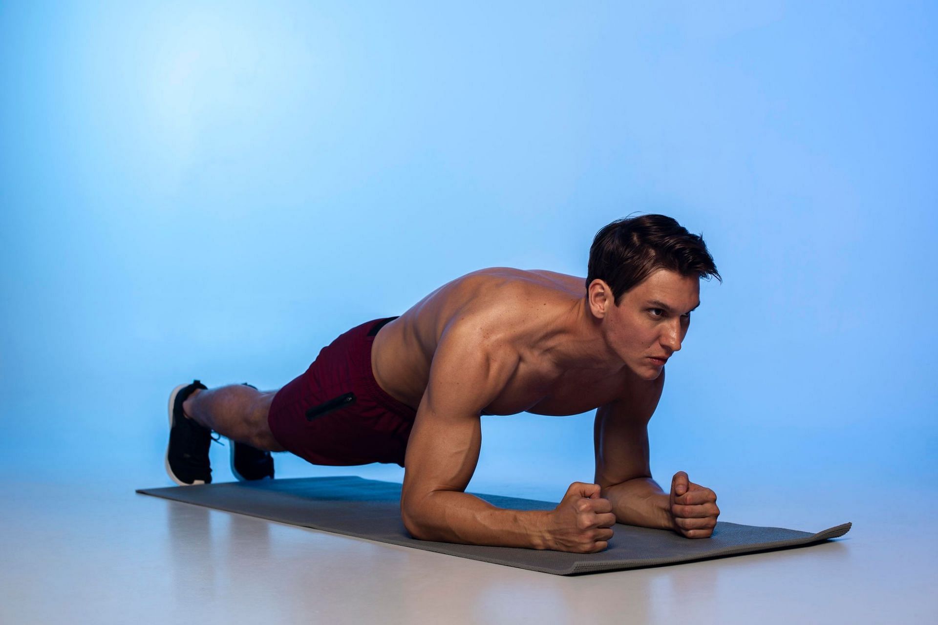 Plank to Push-ups. (Image via Freepik)